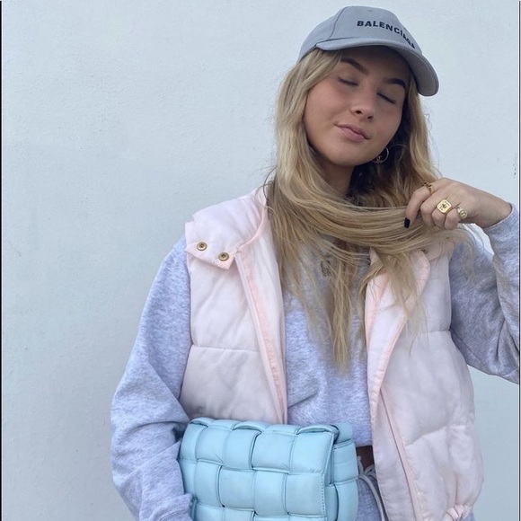 Retro Puffer Vest - Picture 7 of 10